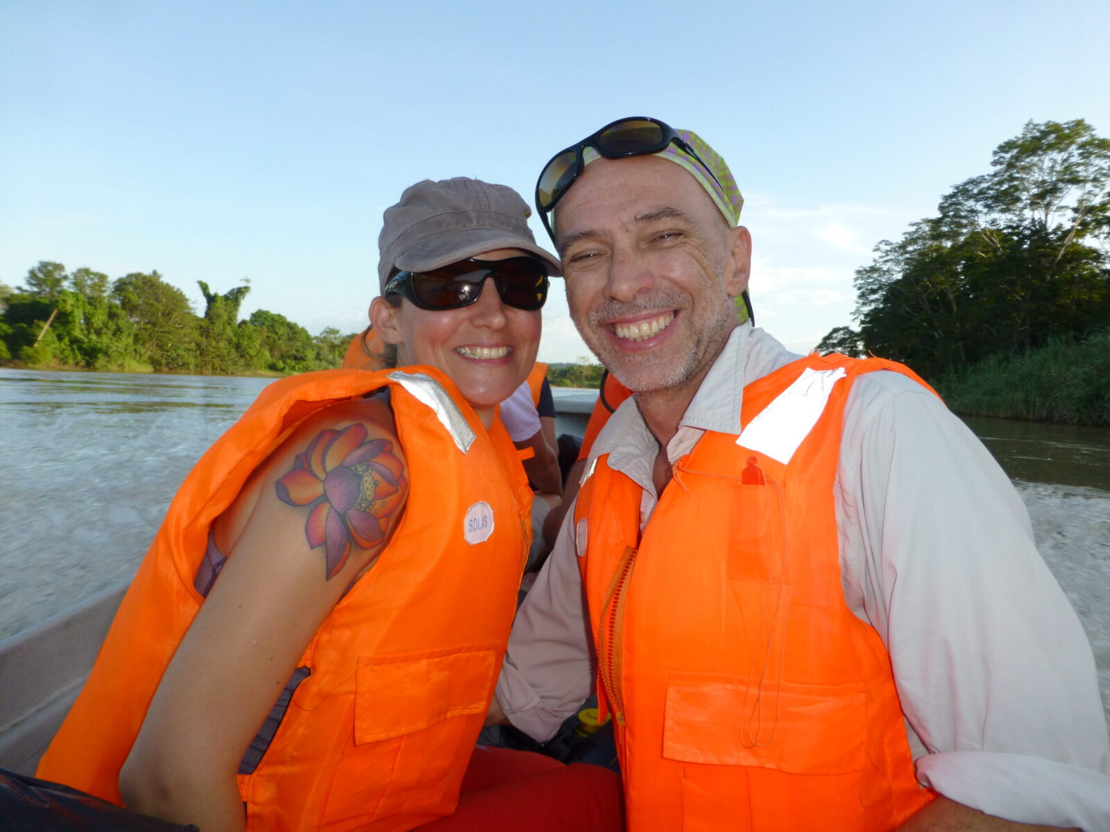 Descente de la rivière dans la jungle de Bornéo dans mon article Orangs-outans de Bornéo en Malaisie : Ma rencontre avec ces "hommes de la forêt" #orangoutan #singe #primate #borneo #malaisie #asiedusudest #safari