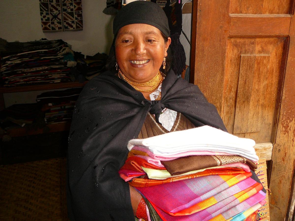Artisanat au marché d'Otavalo en Équateur dans mon article Visiter l'Équateur : Itinéraire en Équateur au coeur des montagnes et des volcans #sierra #equateur #itineraire #voyage #ameriquedusud