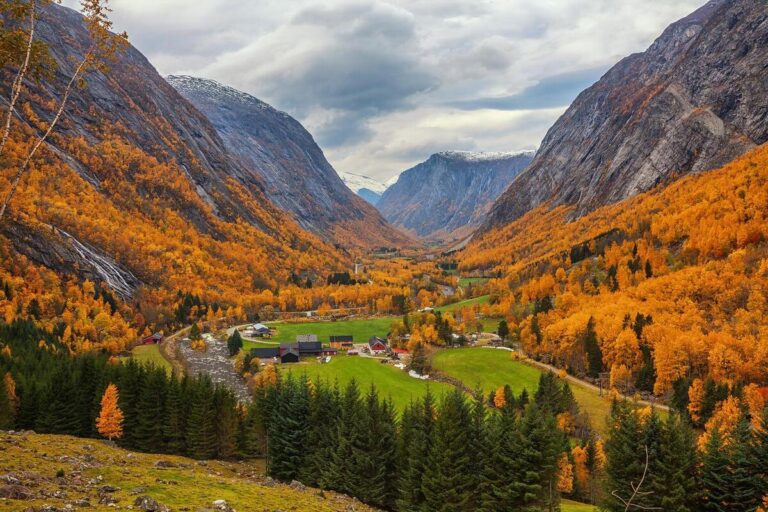 Où partir en automne : les meilleures destinations par continent pour voyager en automne #automne #voyage #destination