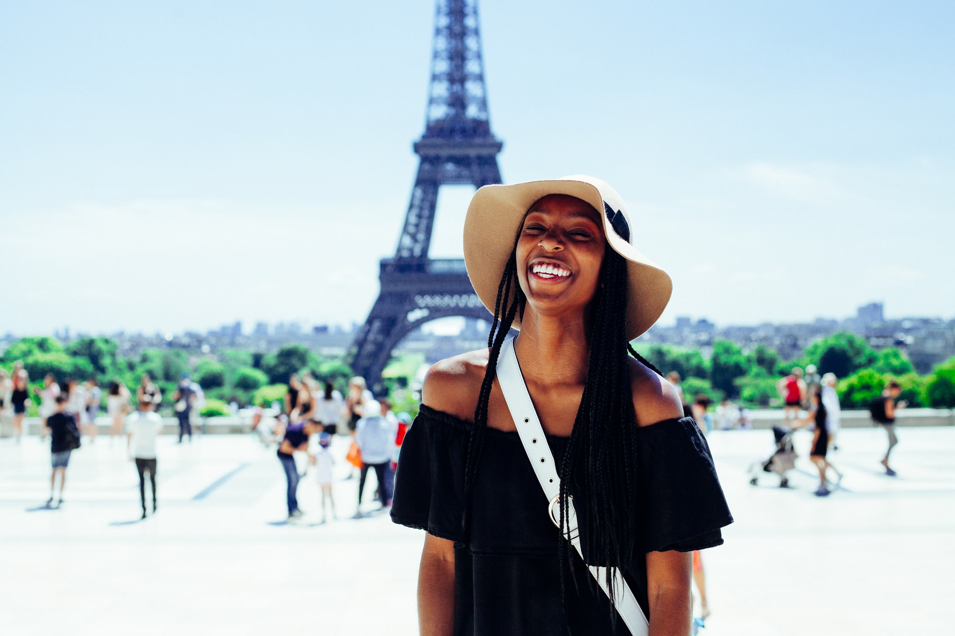 Avoir l'air confiant lorsqu'on part voyager seul dans mon article Voyage en solo : mes trucs et astuces lorsqu'on décide de voyager seul #voyage #voyagerensolo #voyagerseul #solo
