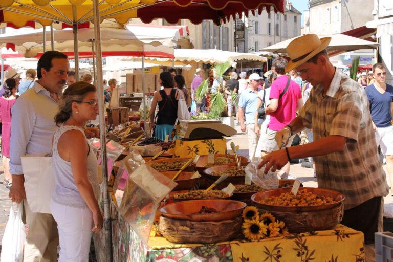 Visite d'un marché en France lors d'un séjour culinaire dans mon article Le voyage gourmand : participer à un séjour gastronomique pour découvrir la cuisine du monde #voyage #gourmand #gastronomie #foodie