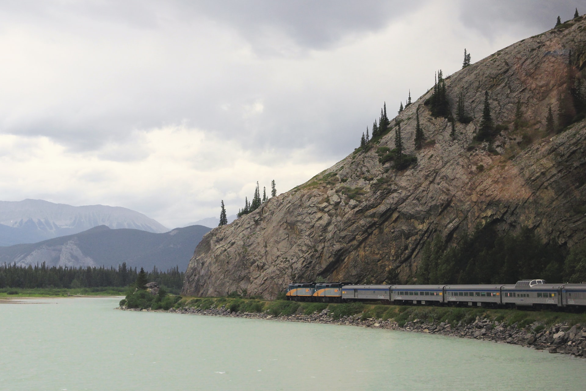 Traverser le Canada en train dans mon article Les voyages en train : Inspiration pour un voyage en train d'exception #voyageentrain #train #voyage #itineraire