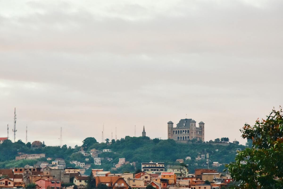 Antananarivo avec le palais du roi dans mon article Voyager à Madagascar : mon itinéraire dans le centre et l'est du pays sur la route des lémuriens #madagascar #voyage #afrique #itineraire