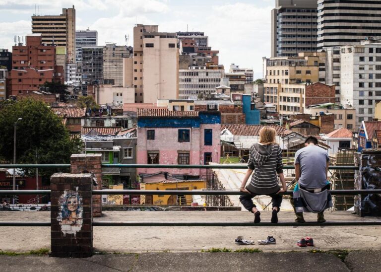 Tourisme de bidonville, voyeurisme de la pauvreté dans mon article La visite des bidonvilles sous un angle touristique, pour ou contre ? #bidonville #favela #pauvrete #tourisme