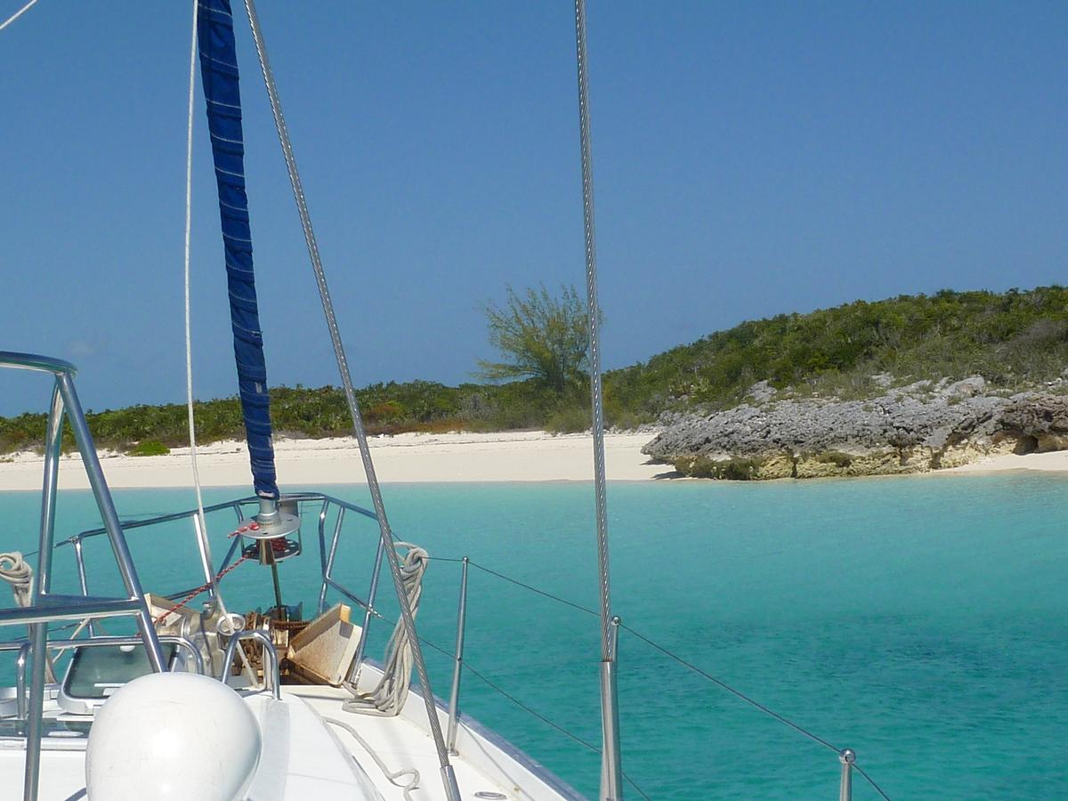 Faire une croisière en voilier dans les Caraïbes, une belle manière de sortir des sentiers battus dans mon article Faire un croisière : Les divers types de croisière pour un voyage d'exception #croisiere #voyage #fluviale #paquebot #catamaran #cargo