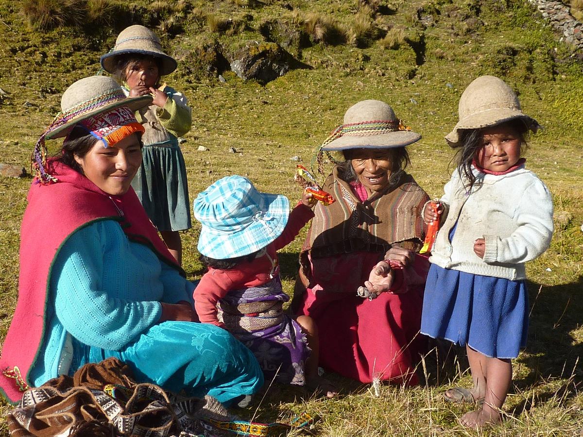 Le Lac Titicaca dans les Andes en Bolivie est le plus haut lac au monde dans mon article Mon voyage dans les montagnes de Bolivie : la majesté des Andes #andes #montagnes #bolivie
