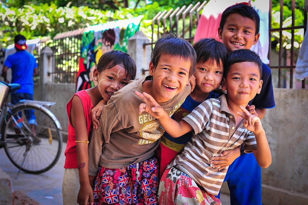 Volontourisme dans un orphelinat dans mon article Le volontourisme : comment faire du tourisme solidaire qui laisse un impact positif #volontourisme #tourismesolidaire #cooperation #voyage