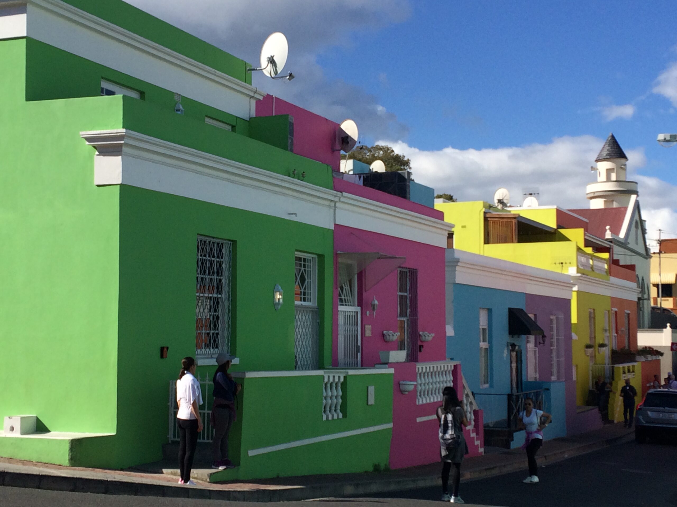 Le quartier coloré de Bo Kaap à Le Cap en Afrique du Sud dans mon article Visiter l'Afrique du Sud : Un circuit à Le Cap, dans les vignobles et en safari photos #afriquedusud #voyage