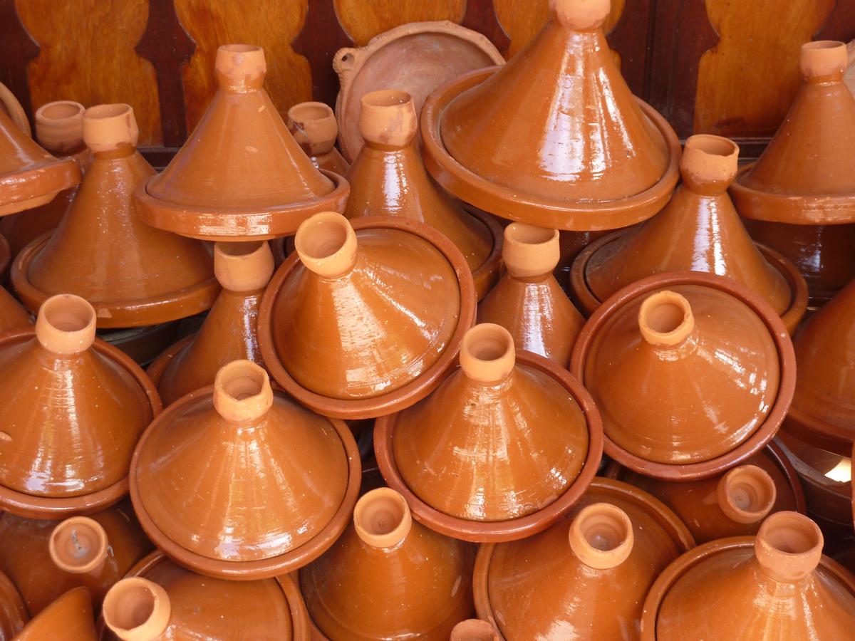 Fabrication de tajines dans le sud du Maroc dans mon article Où aller au Maroc : mon itinéraire au sud du Maroc entre mer, montagnes et désert #maroc #itineraire #voyage