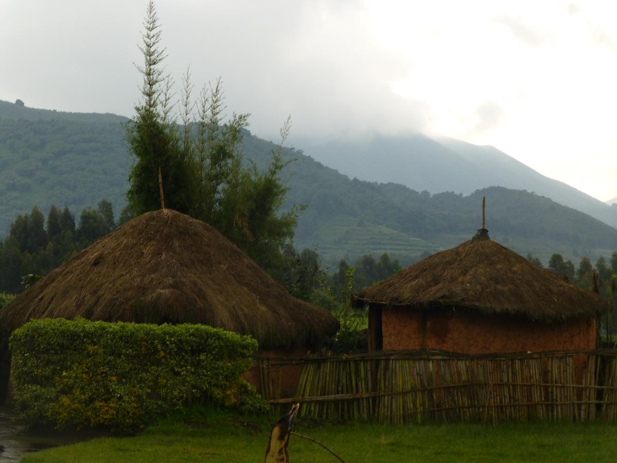 Village culturel de Iby’Iwacu au Rwanda dans mon article Les gorilles des montagnes au Rwanda : les observer, le rêve d’une vie #gorille #gorilledesmontagnes #rwanda #afrique