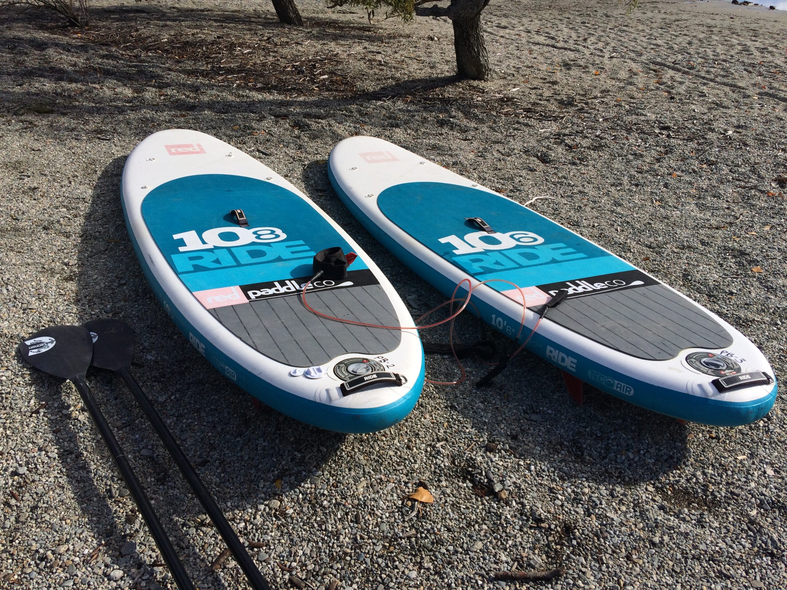 SUP à Wanaka sur l'île du Sud en Nouvelle-Zélande dans mon article L'Île du Sud en Nouvelle-Zélande : Mes activités coups de coeur à mettre à votre itinéraire #iledusud #nouvellezelande #oceanie #voyage