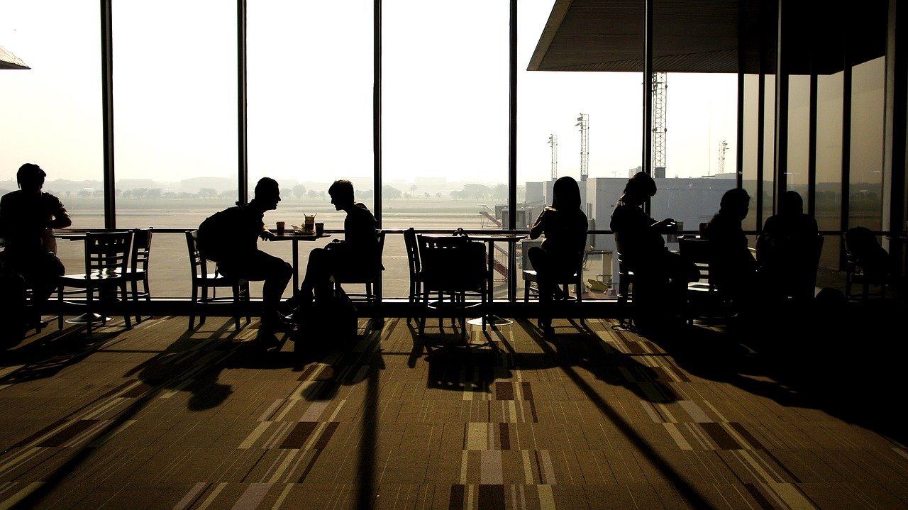 Temps d'attente à l'aéroport lors d'une longue escale dans mon article Vol avec escale : Que faire lors d'une longue escale à l’aéroport pour profiter #aeroport #escale #vol