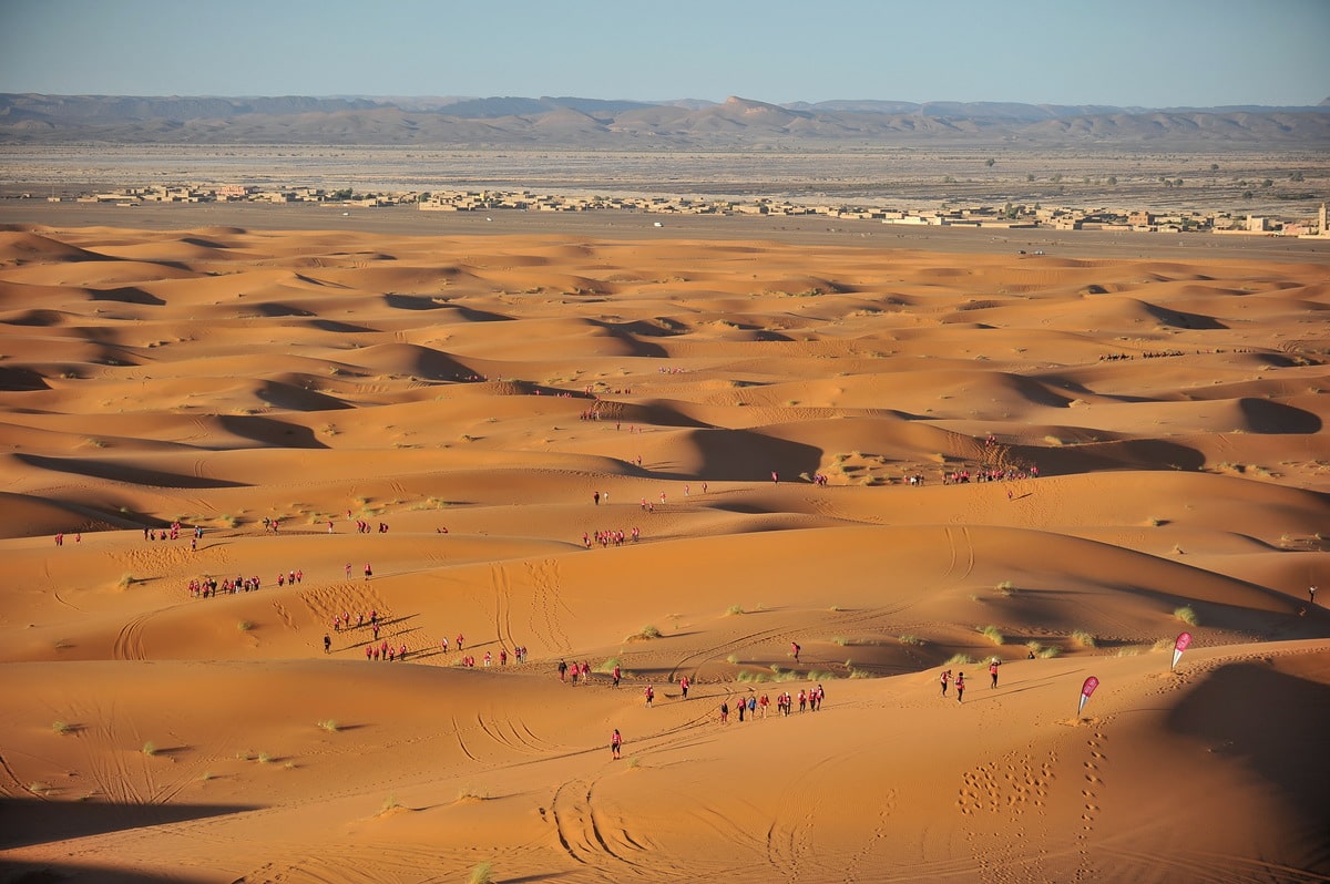 Marche pour la cause du Cancer du sein au Maroc dans mon article L'expérience du Trek Rose Trip au Maroc : se perdre pour mieux se retrouver #trek #maroc #trekrosetrip