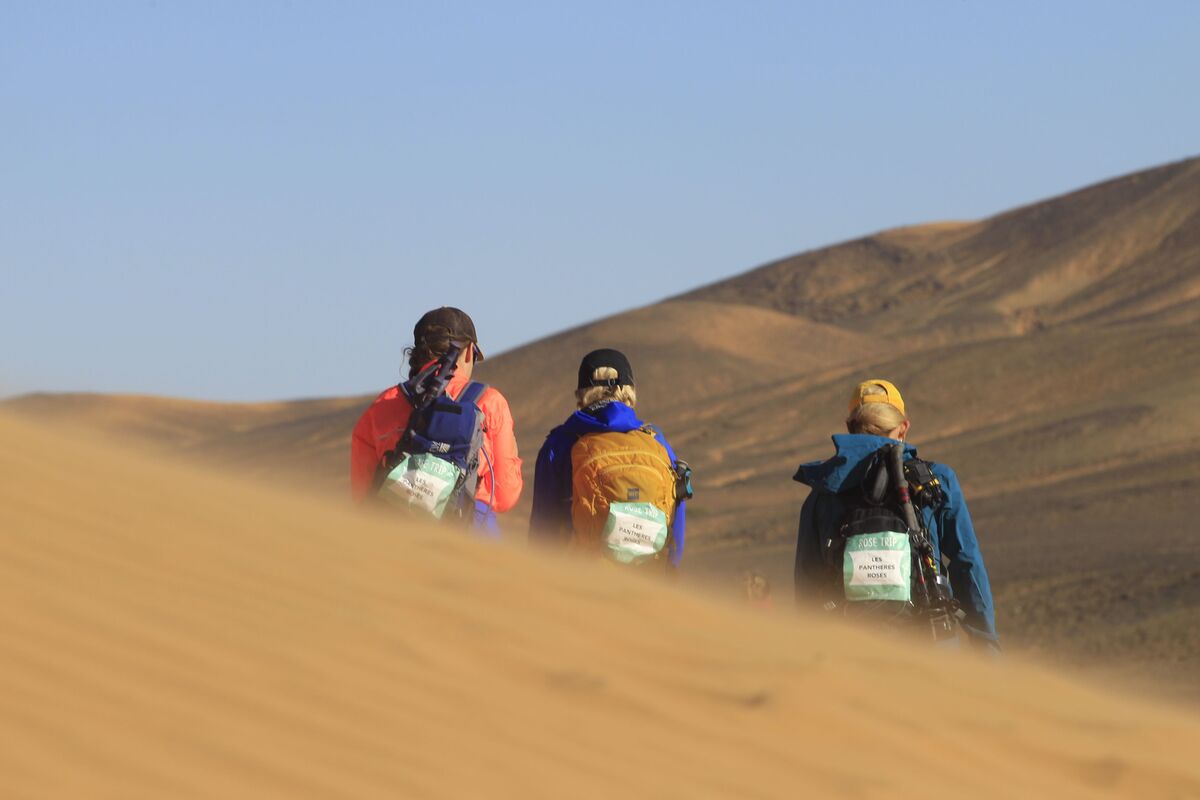 Trek solidaire entre femmes dans le désert du Maroc dans mon article L'expérience du Trek Rose Trip au Maroc : se perdre pour mieux se retrouver #trek #maroc #trekrosetrip