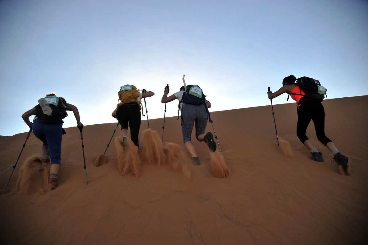 Dunes Erg Znaguy dans le désert du Maroc dans mon article L'expérience du Trek Rose Trip au Maroc : se perdre pour mieux se retrouver #trek #maroc #trekrosetrip