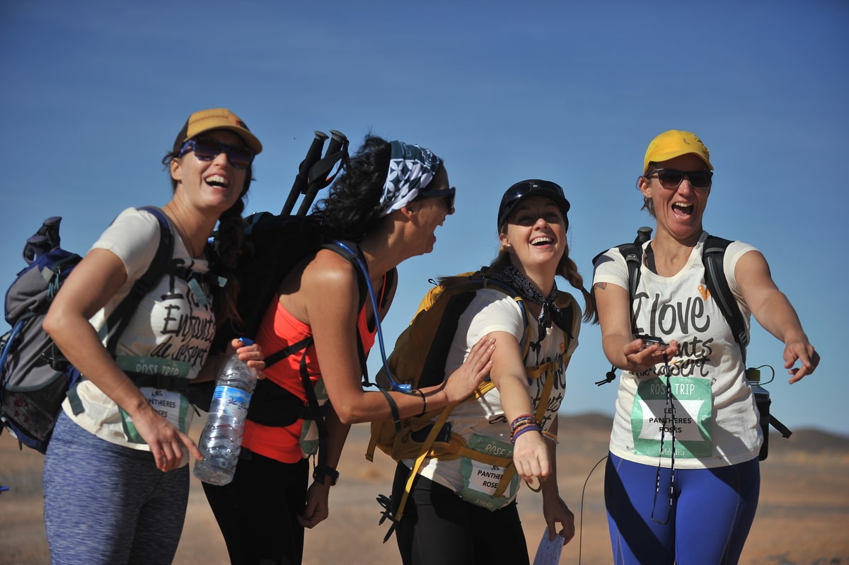 Équipe Les panthères rose au Trek Rose Trip au Maroc dans mon article L'expérience du Trek Rose Trip au Maroc : se perdre pour mieux se retrouver #trek #maroc #trekrosetrip