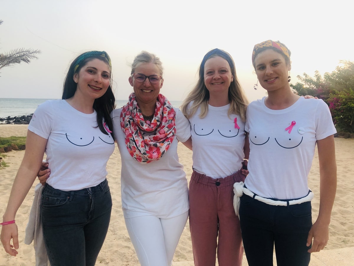 Marcheuses pour la lutte contre le cancer du sein dans mon article Trek Rose Trip au Sénégal : Que reste-t-il de leur expérience…1 an après ? #trek #senegal #trekrosetrip