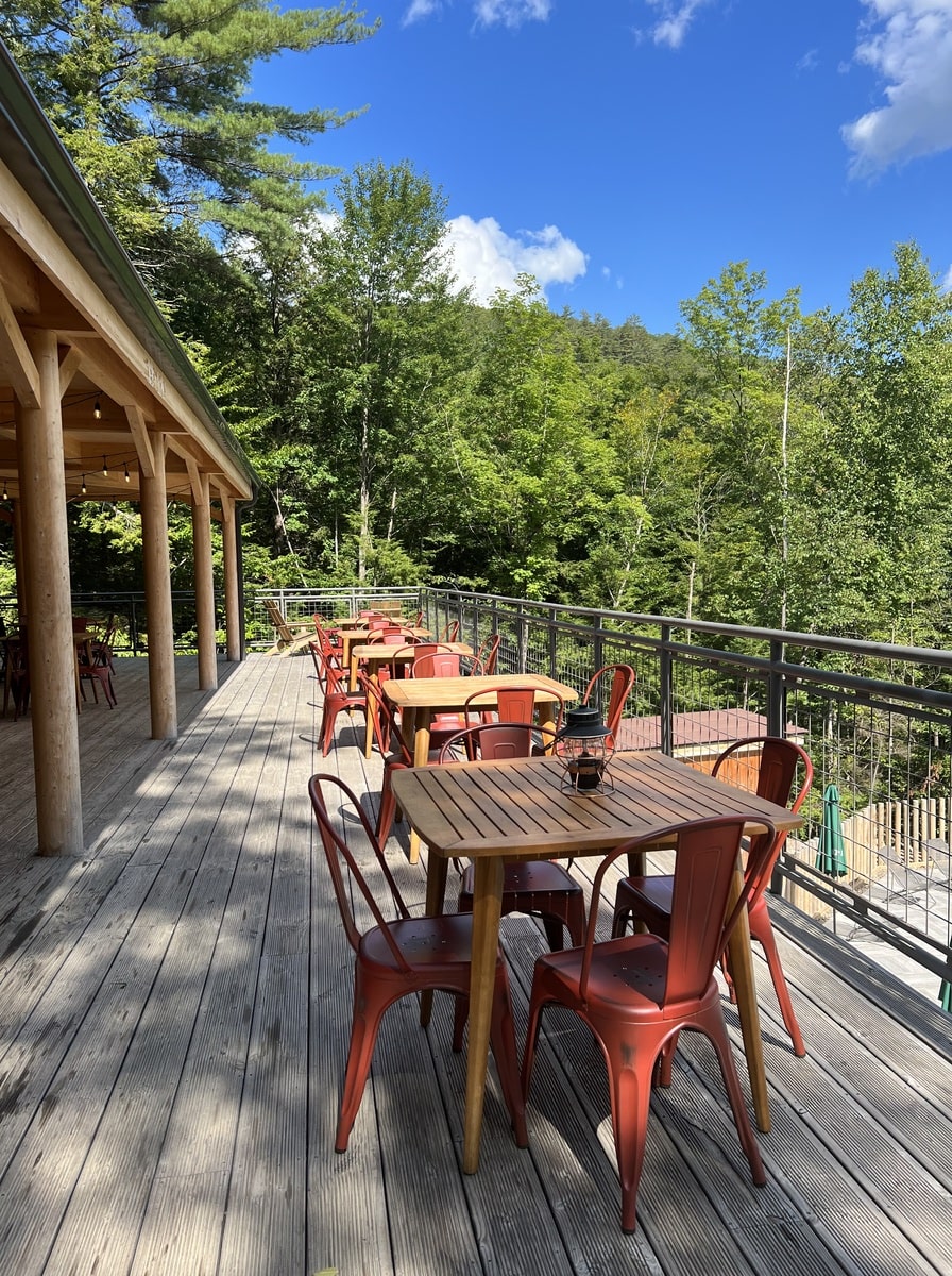 Chalet village Huttopia Adirondacks dans mon article Camping Huttopia : mon expérience en prêt-à-camper Huttopia au fil des ans #huttopia #pretacamper #camping #adirondacks